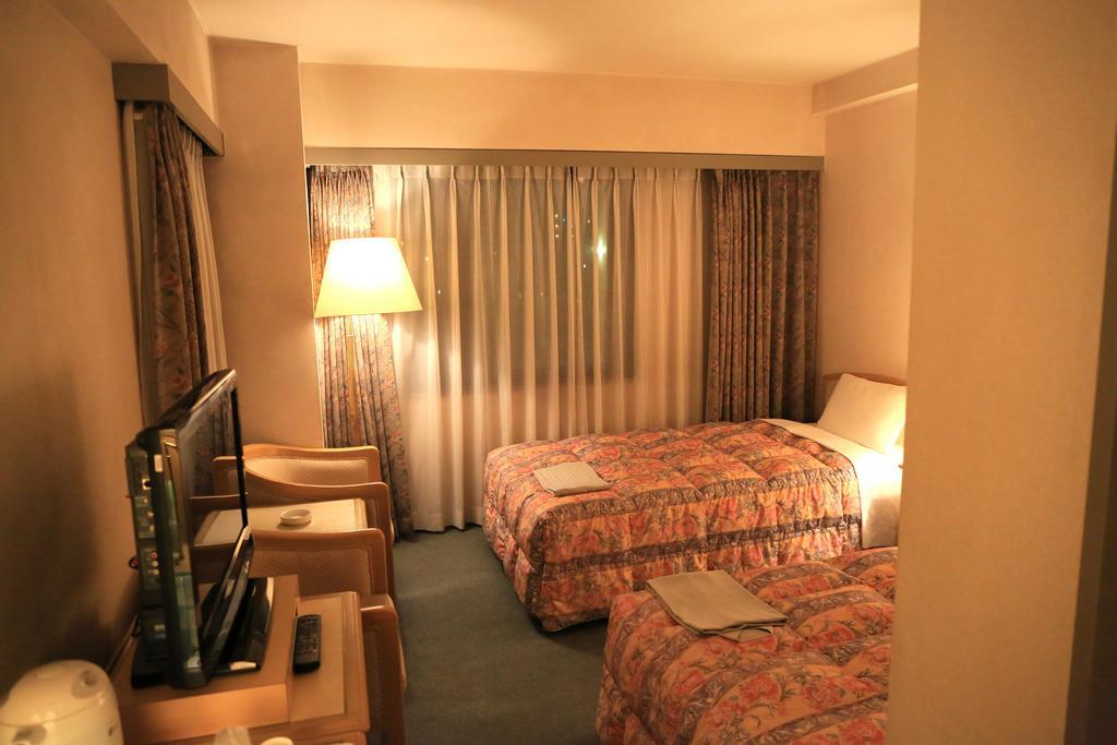 Hotel Palace Inn Toyota Toyota  Extérieur photo